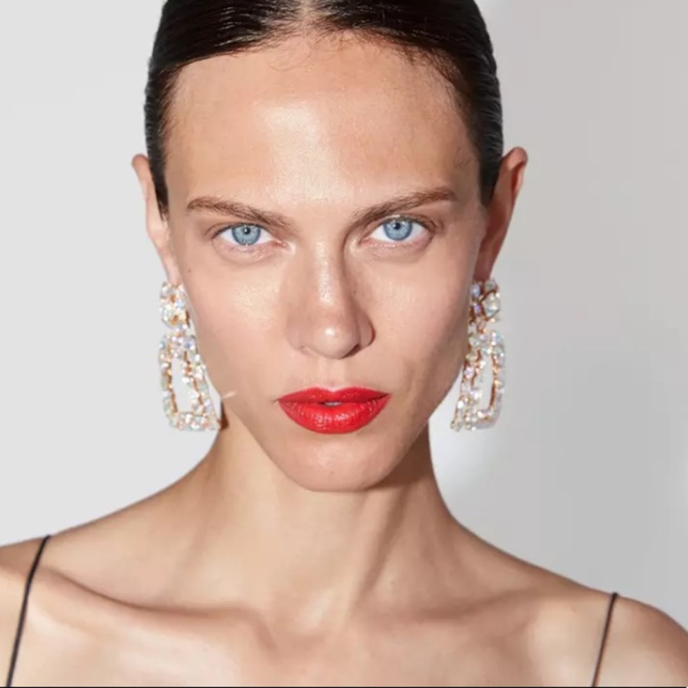 Hollowed Out Crystal Drop Earrings! - Picture 2 of 4